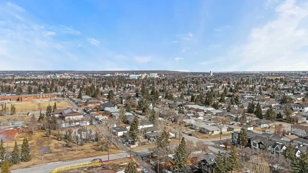 1403 43 Street SW Calgary AB T3E 0Y4