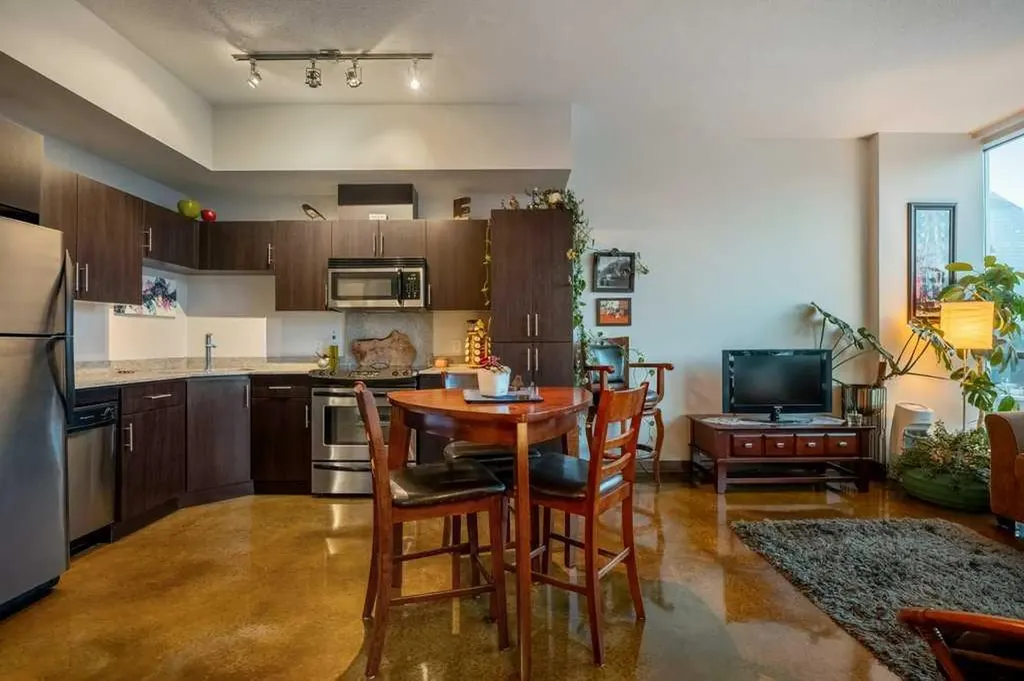 135 13 Avenue SW Calgary AB T2R 0W8