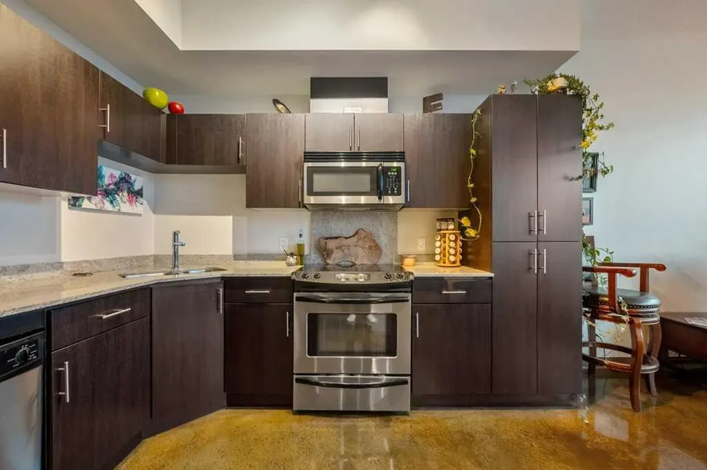 135 13 Avenue SW Calgary AB T2R 0W8
