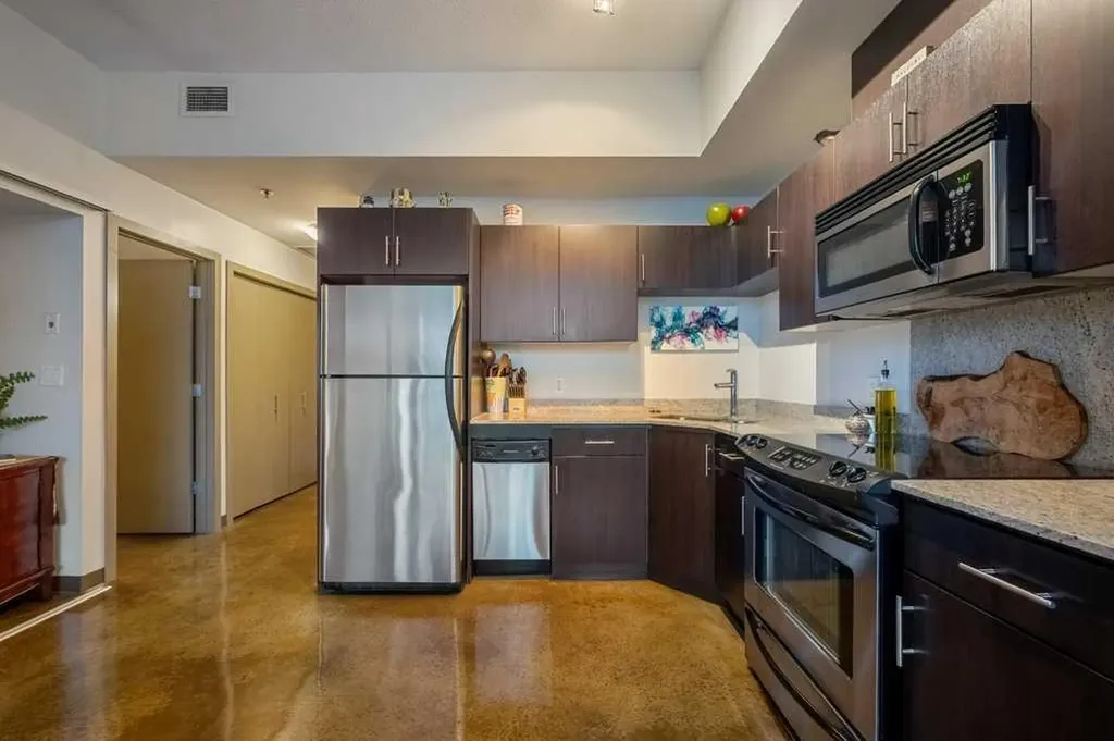 135 13 Avenue SW Calgary AB T2R 0W8