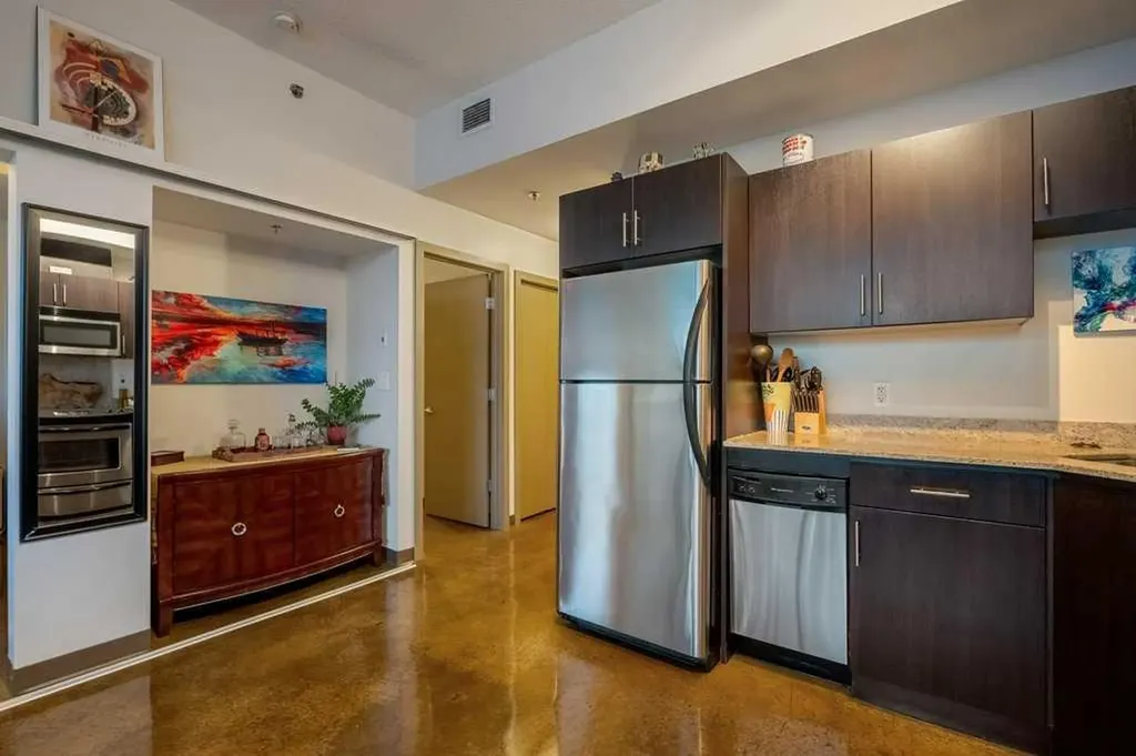 135 13 Avenue SW Calgary AB T2R 0W8