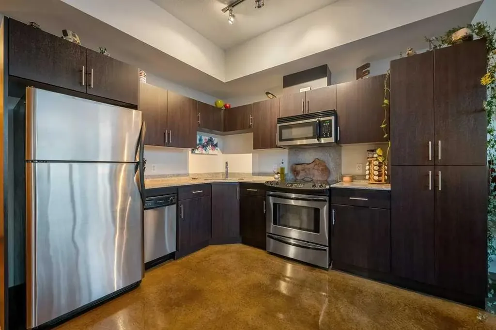 135 13 Avenue SW Calgary AB T2R 0W8