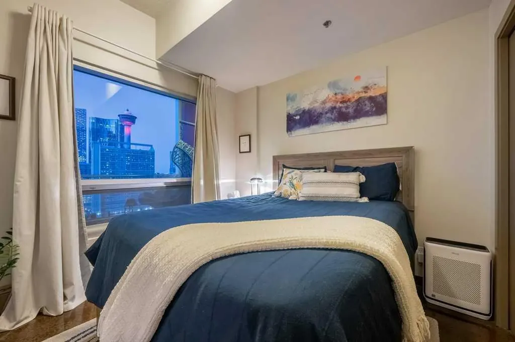 135 13 Avenue SW Calgary AB T2R 0W8