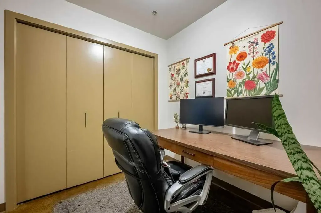 135 13 Avenue SW Calgary AB T2R 0W8