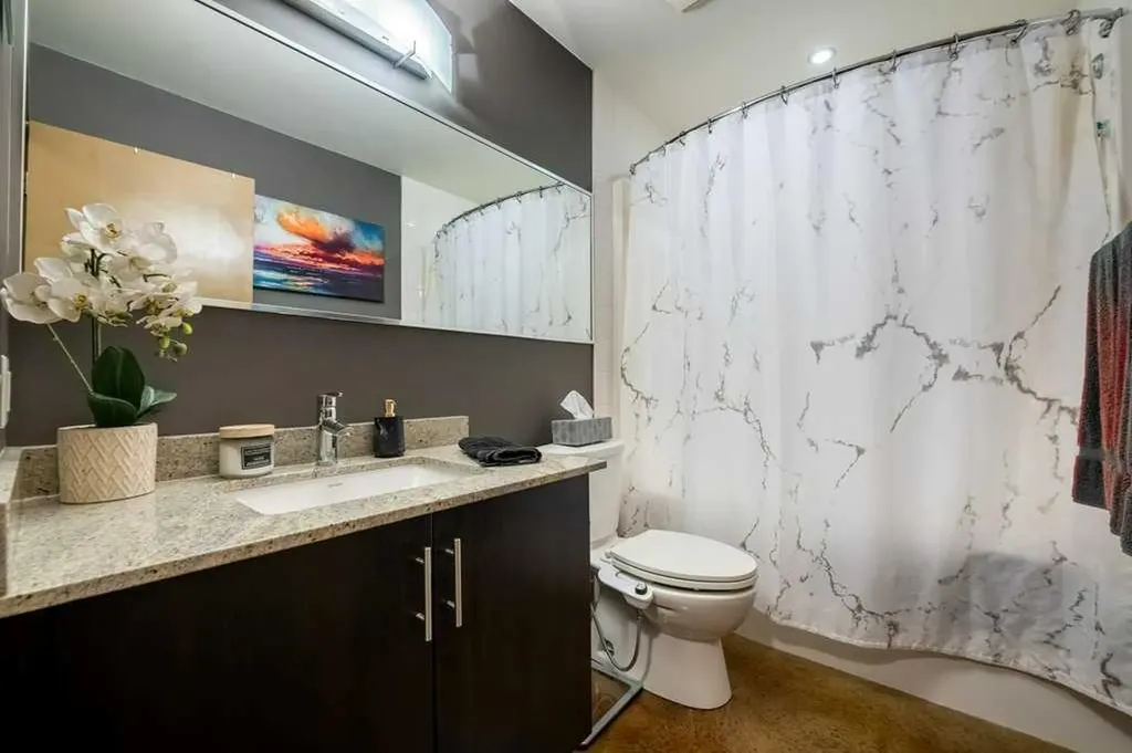 135 13 Avenue SW Calgary AB T2R 0W8