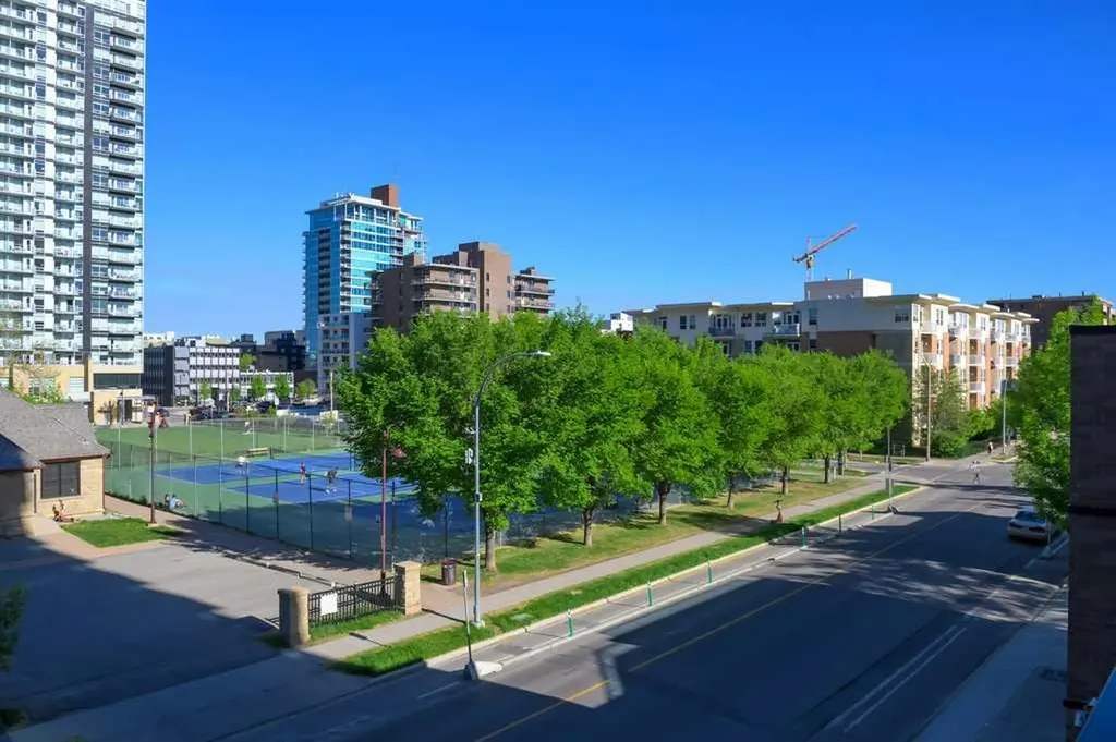 135 13 Avenue SW Calgary AB T2R 0W8