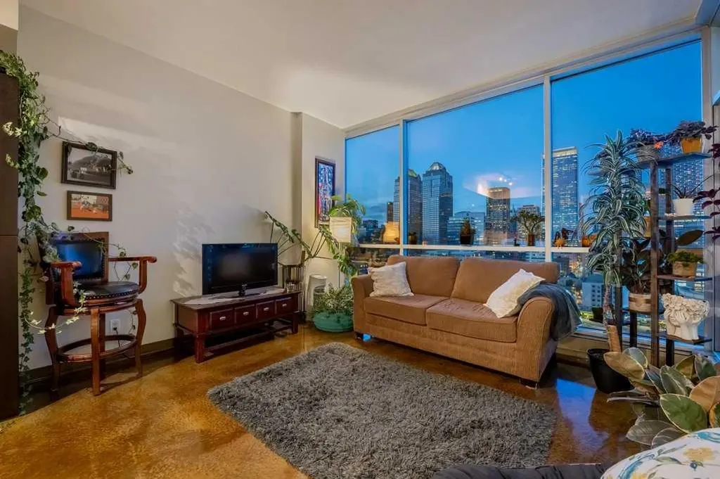 135 13 Avenue SW Calgary AB T2R 0W8