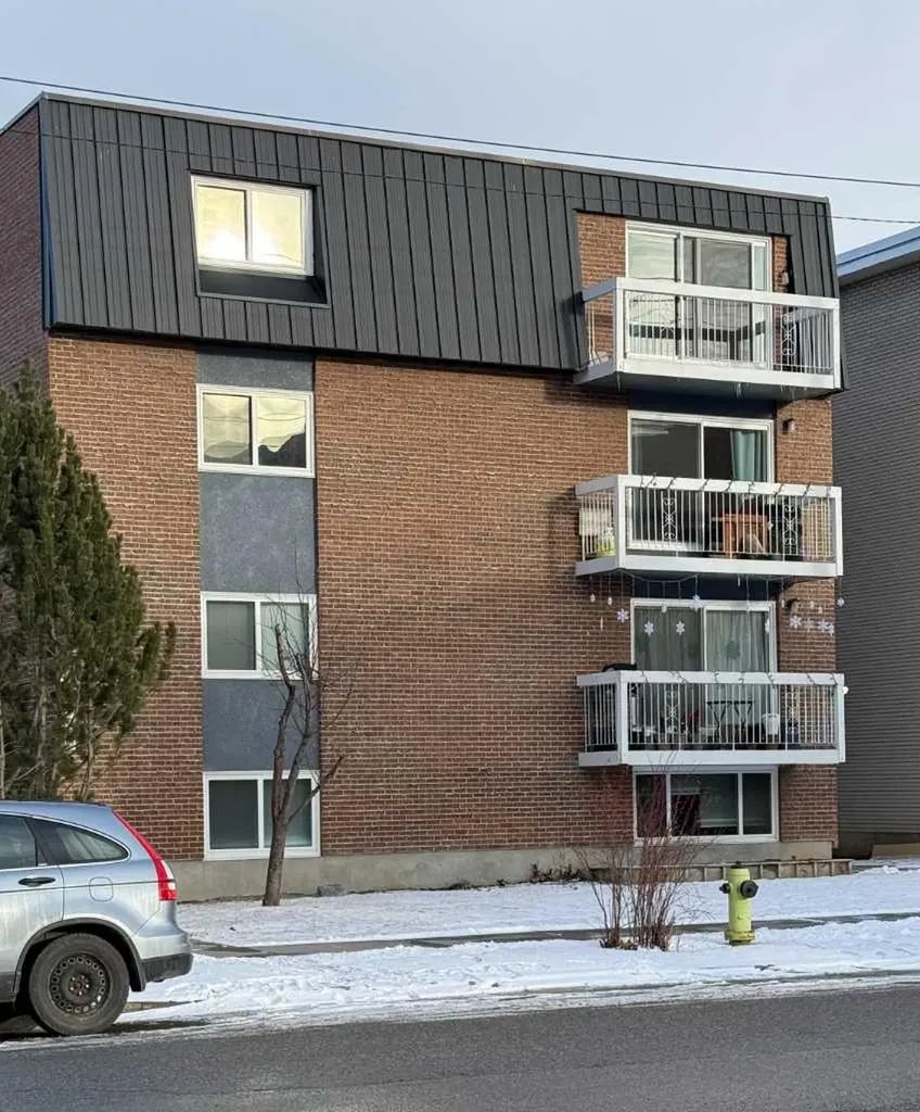 726 5a Street NW Calgary AB T2N 1R4