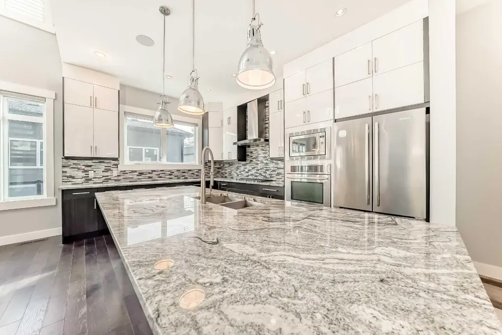 230 37 Street NW Calgary AB T2N 3B7