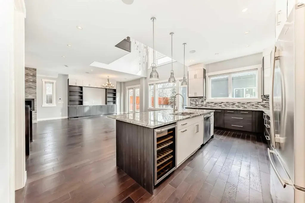 230 37 Street NW Calgary AB T2N 3B7