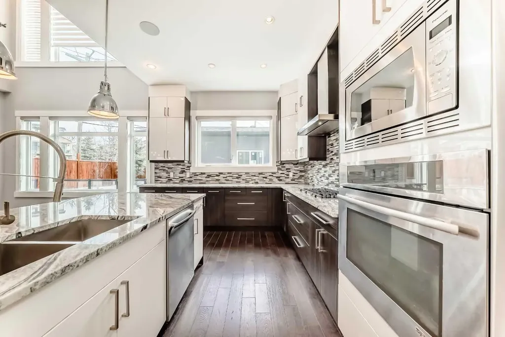 230 37 Street NW Calgary AB T2N 3B7