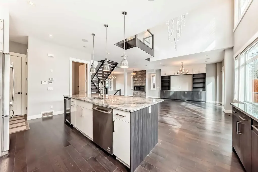 230 37 Street NW Calgary AB T2N 3B7
