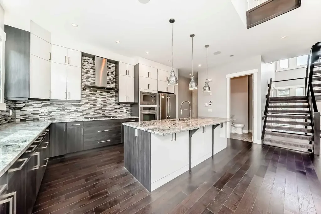 230 37 Street NW Calgary AB T2N 3B7