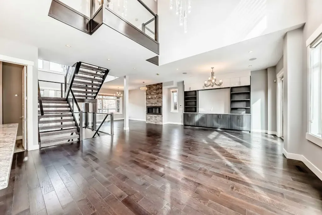 230 37 Street NW Calgary AB T2N 3B7