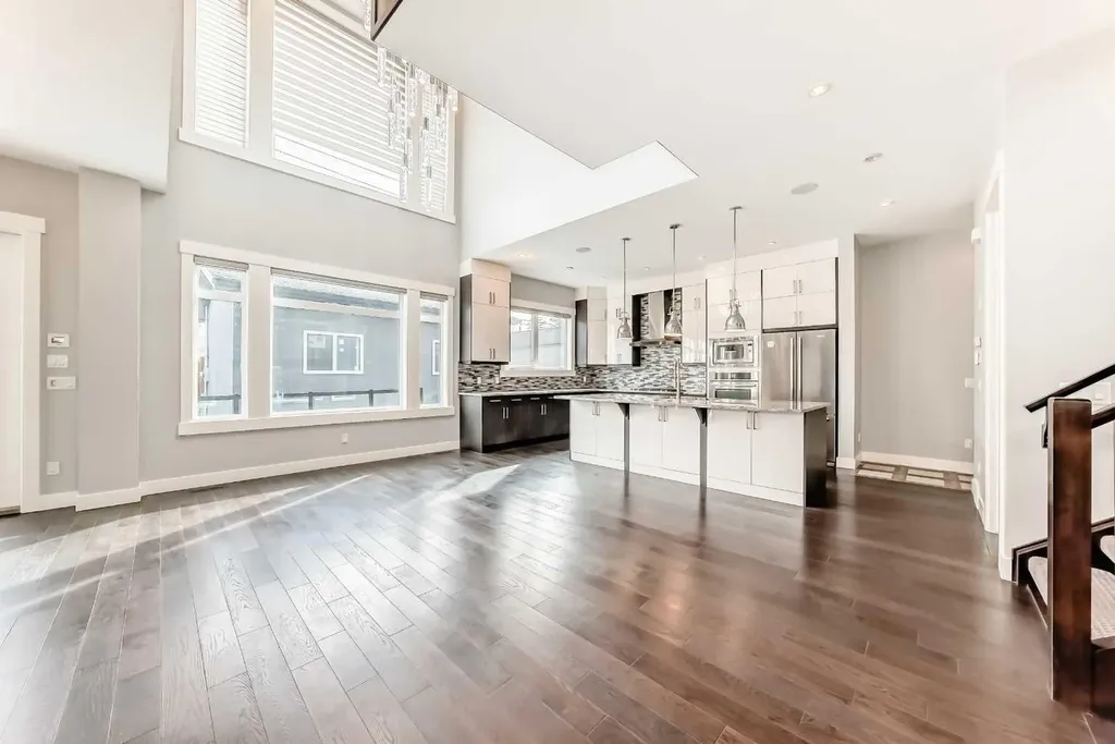 230 37 Street NW Calgary AB T2N 3B7