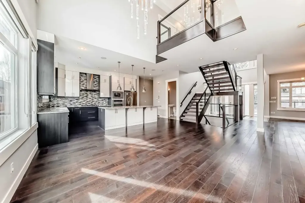 230 37 Street NW Calgary AB T2N 3B7