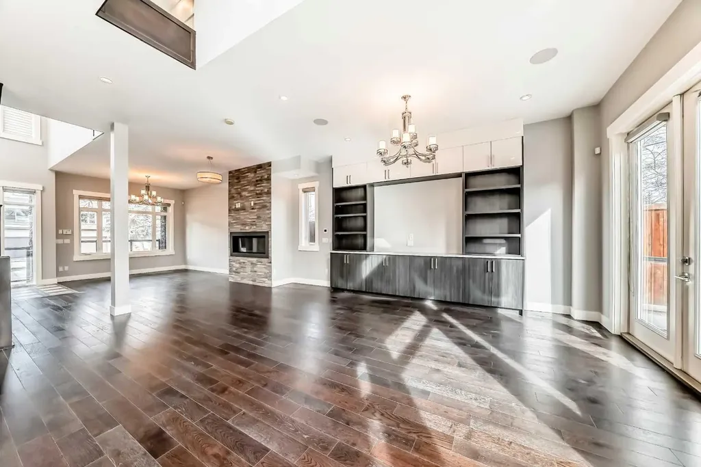 230 37 Street NW Calgary AB T2N 3B7
