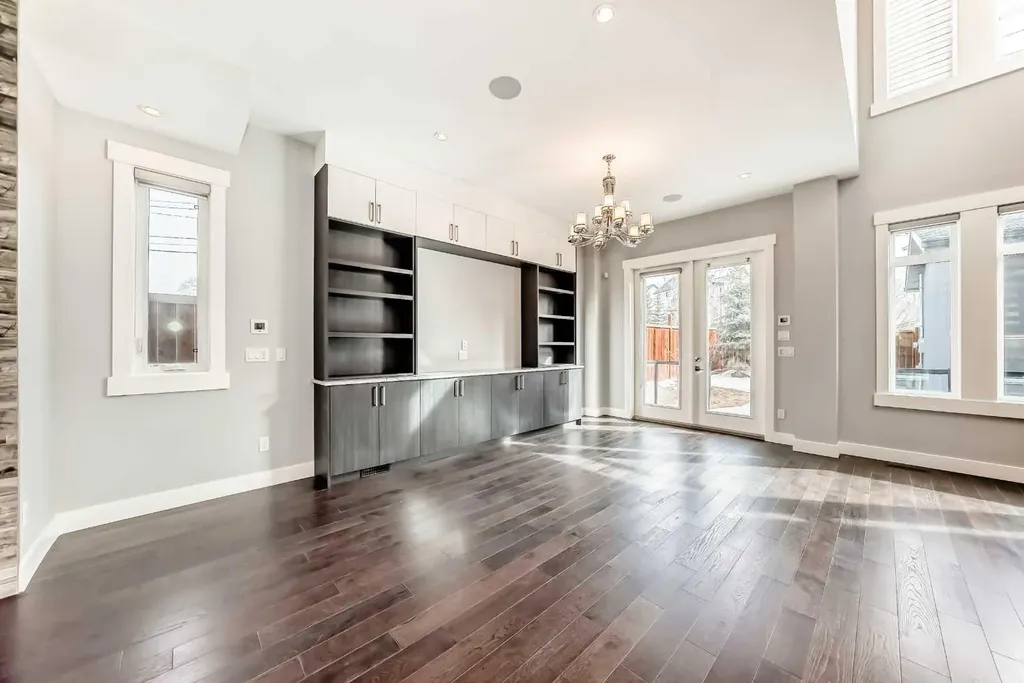 230 37 Street NW Calgary AB T2N 3B7