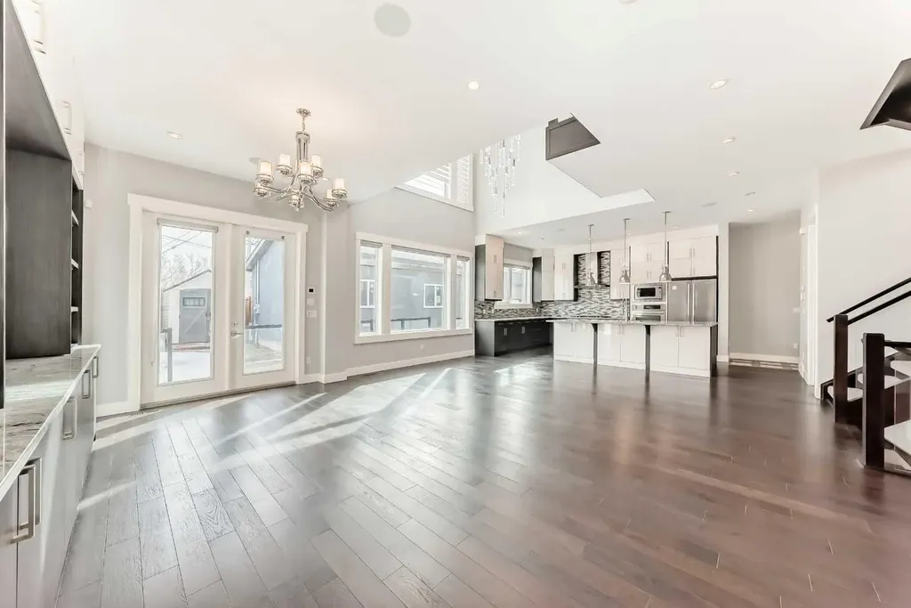 230 37 Street NW Calgary AB T2N 3B7
