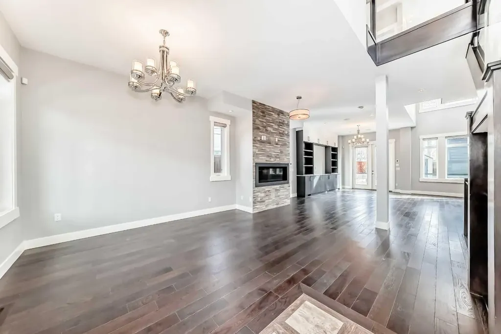 230 37 Street NW Calgary AB T2N 3B7