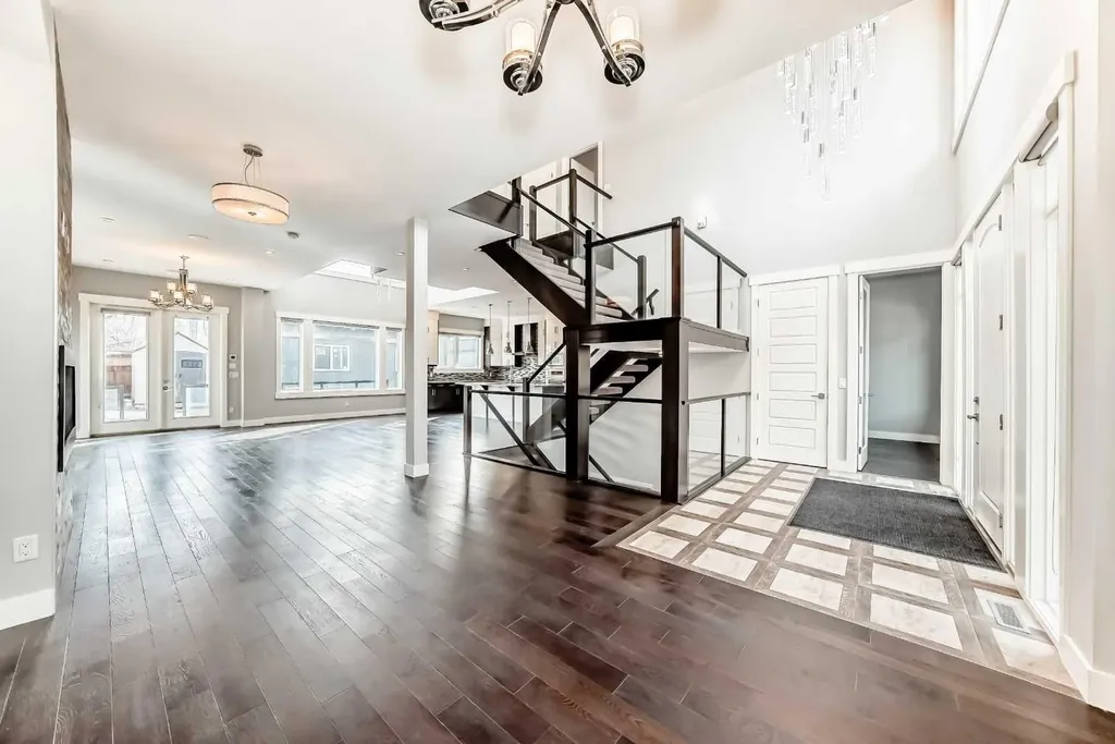 230 37 Street NW Calgary AB T2N 3B7