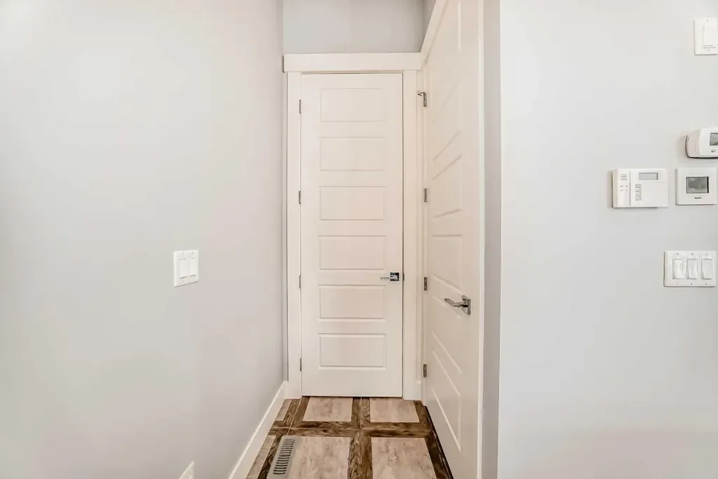 230 37 Street NW Calgary AB T2N 3B7