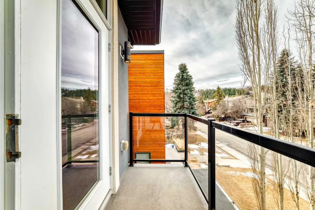 230 37 Street NW Calgary AB T2N 3B7