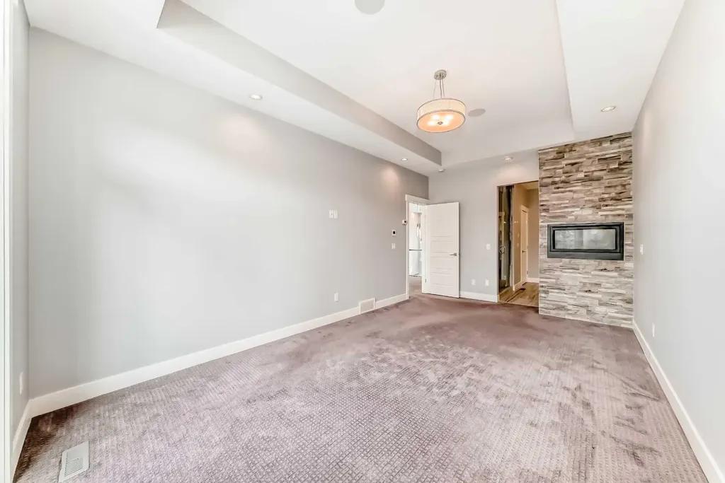 230 37 Street NW Calgary AB T2N 3B7
