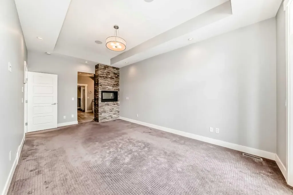 230 37 Street NW Calgary AB T2N 3B7