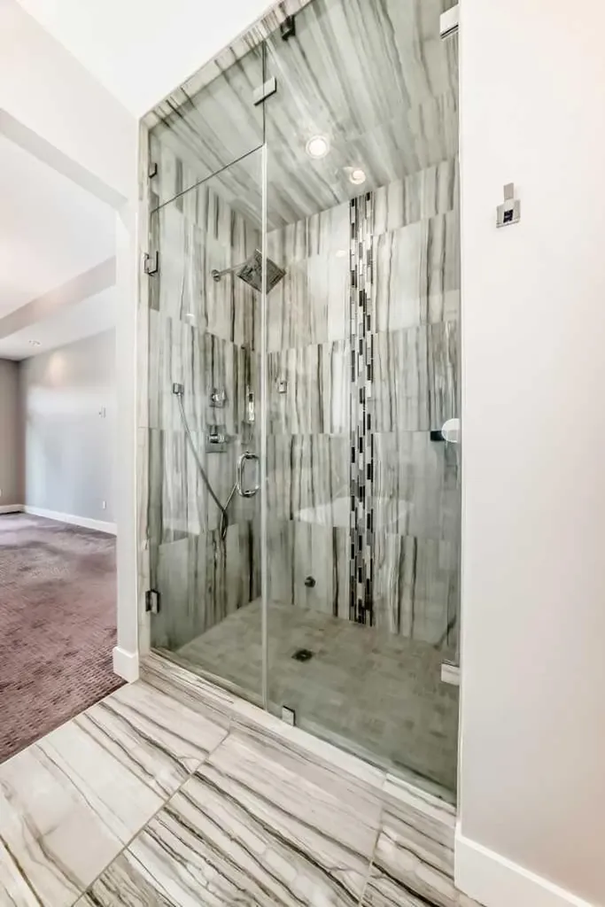 230 37 Street NW Calgary AB T2N 3B7