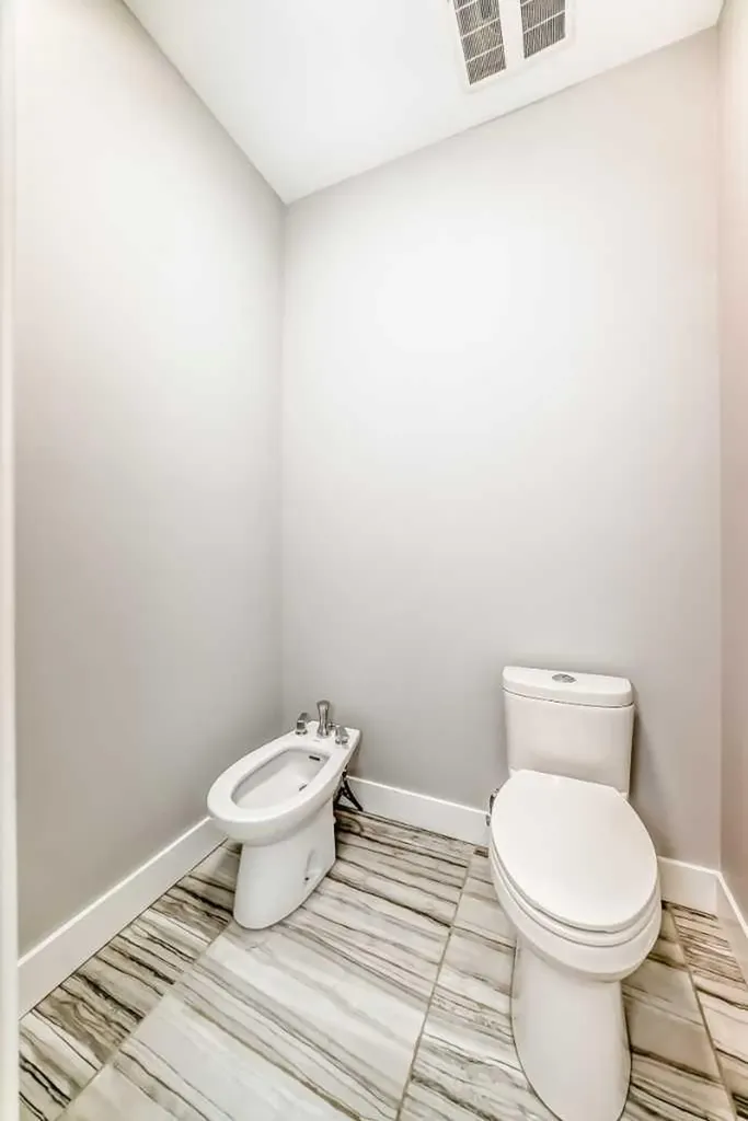 230 37 Street NW Calgary AB T2N 3B7