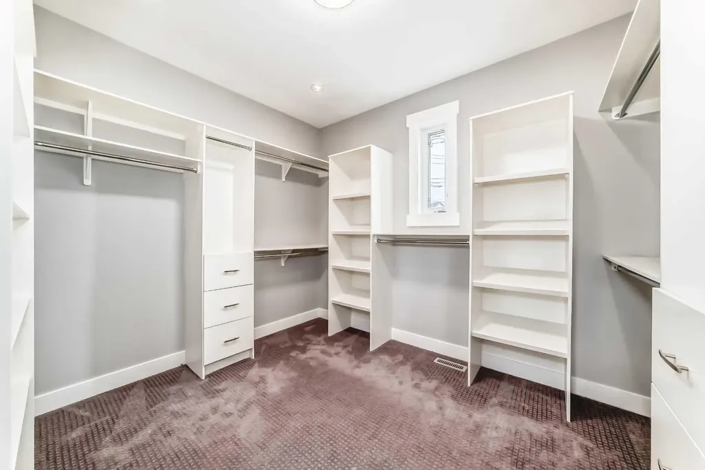 230 37 Street NW Calgary AB T2N 3B7