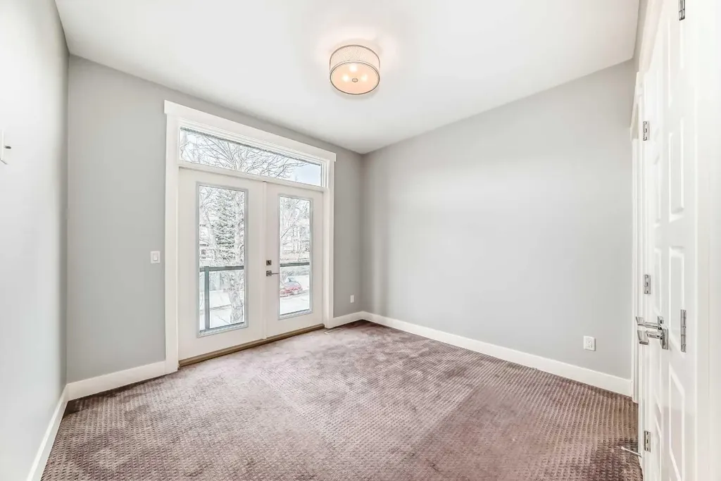 230 37 Street NW Calgary AB T2N 3B7