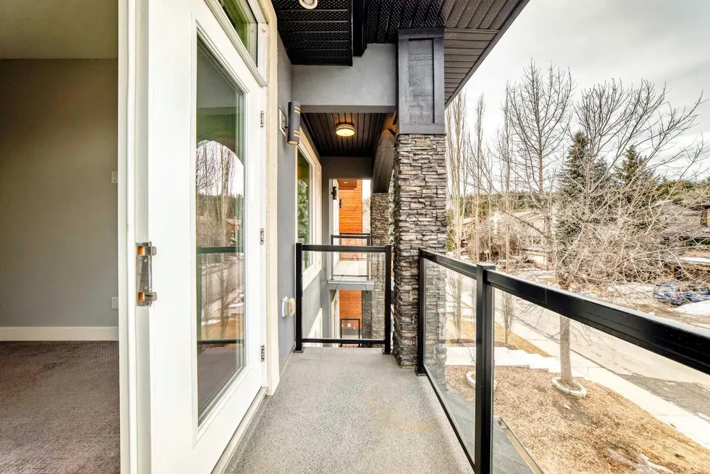 230 37 Street NW Calgary AB T2N 3B7