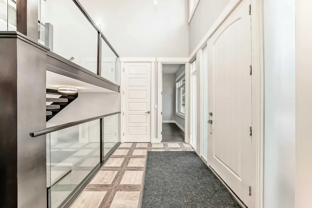 230 37 Street NW Calgary AB T2N 3B7