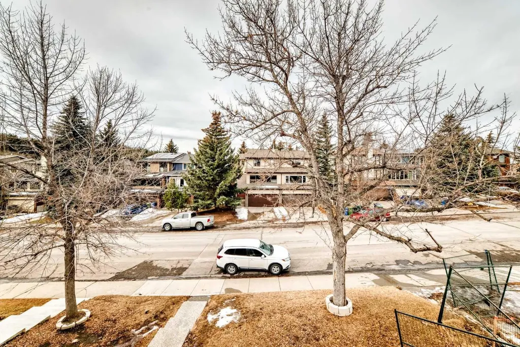 230 37 Street NW Calgary AB T2N 3B7