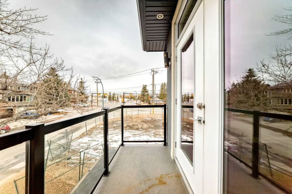 230 37 Street NW Calgary AB T2N 3B7