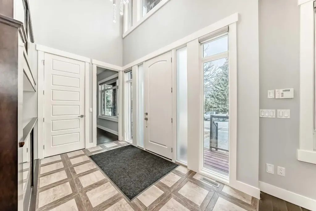230 37 Street NW Calgary AB T2N 3B7