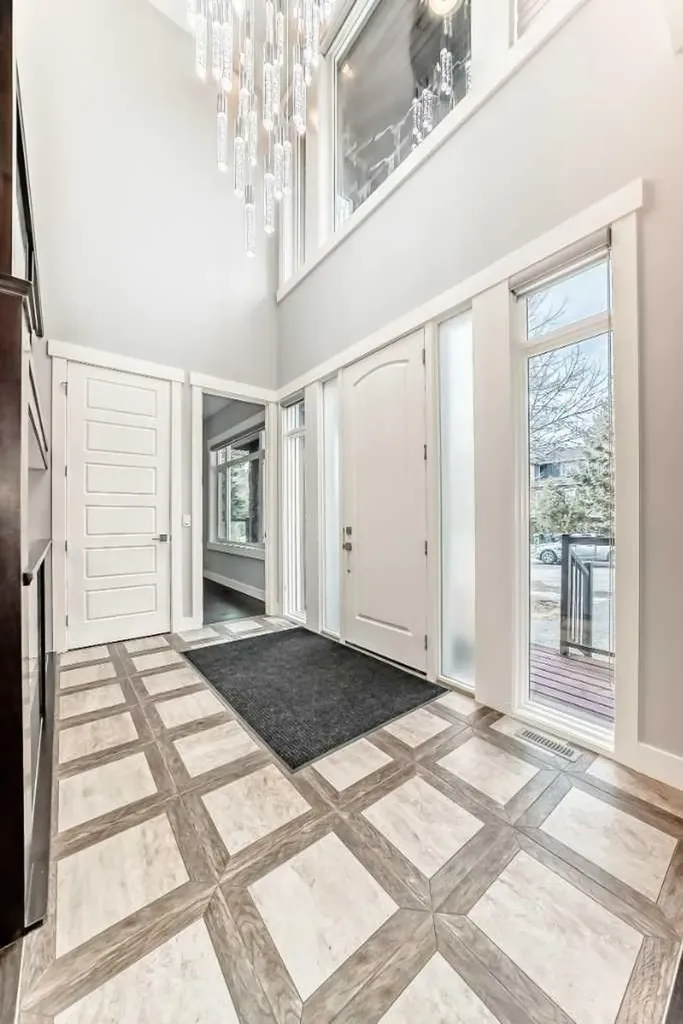 230 37 Street NW Calgary AB T2N 3B7
