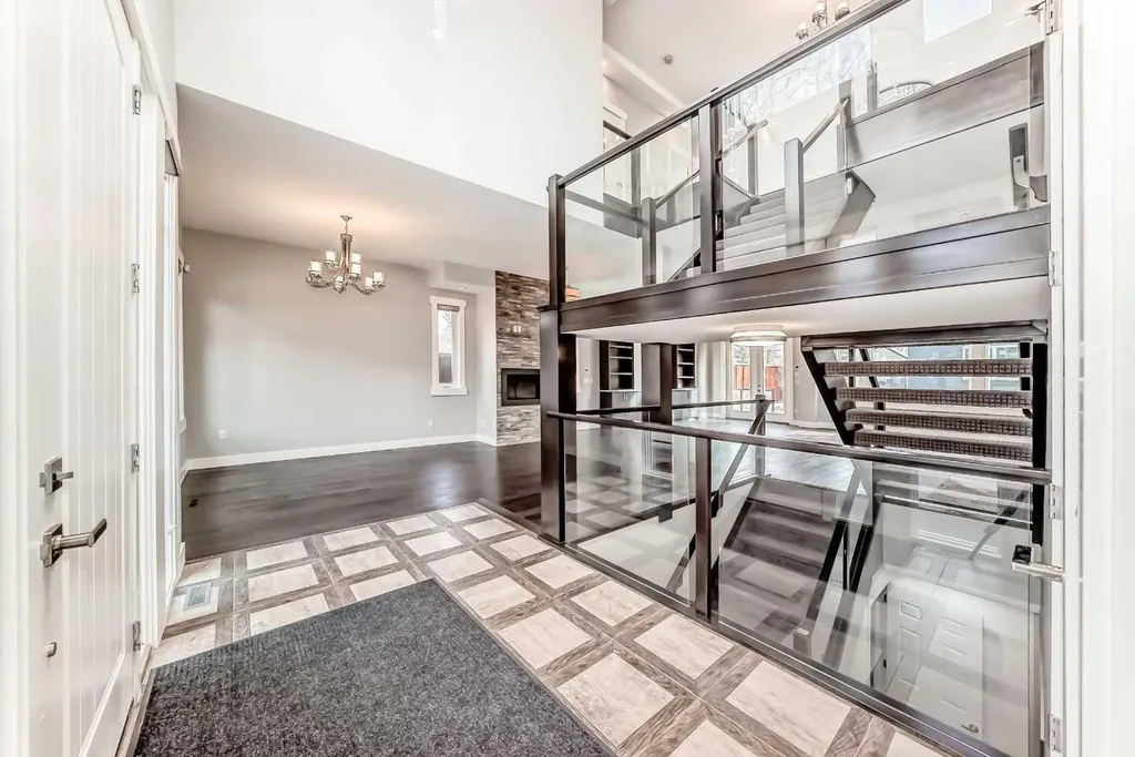 230 37 Street NW Calgary AB T2N 3B7