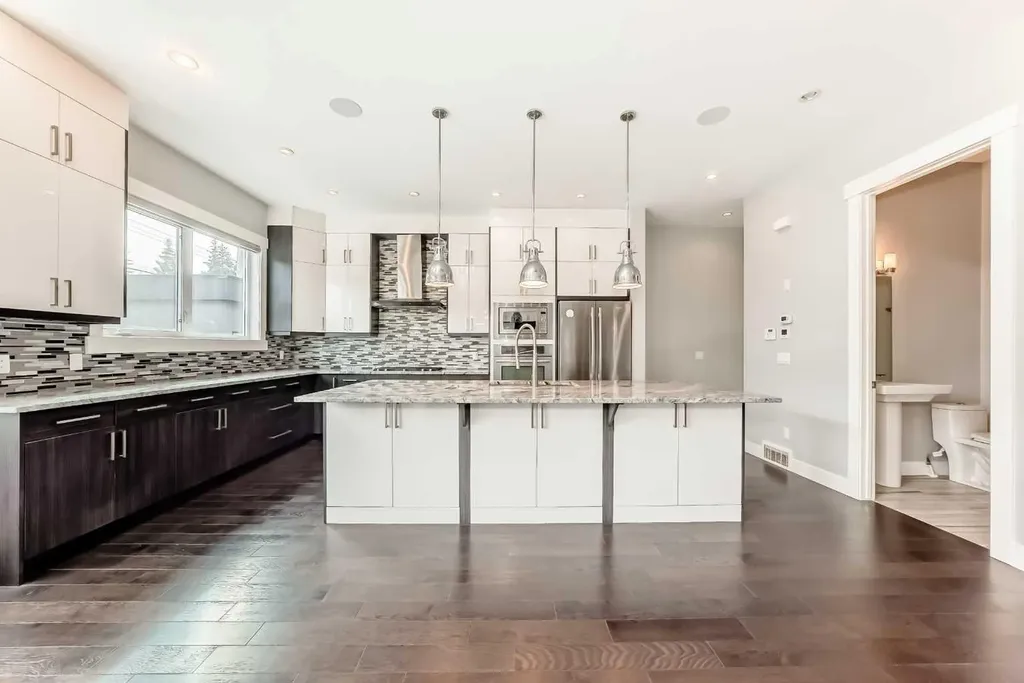 230 37 Street NW Calgary AB T2N 3B7