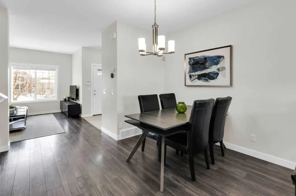 610 Hillcrest Road SW Airdrie AB T4B 4C8