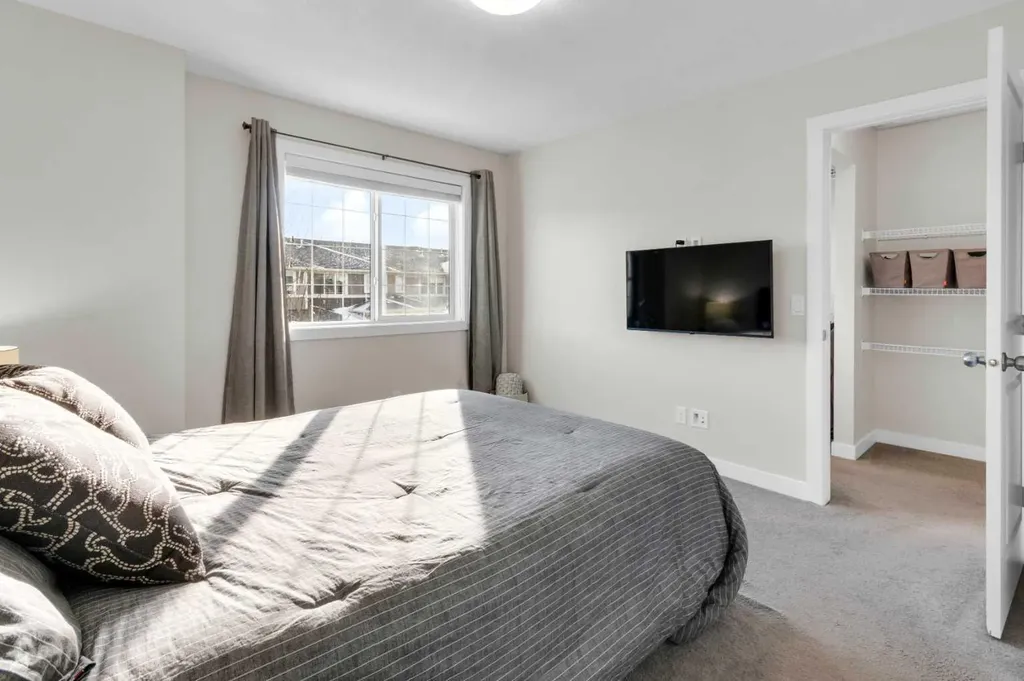 610 Hillcrest Road SW Airdrie AB T4B 4C8