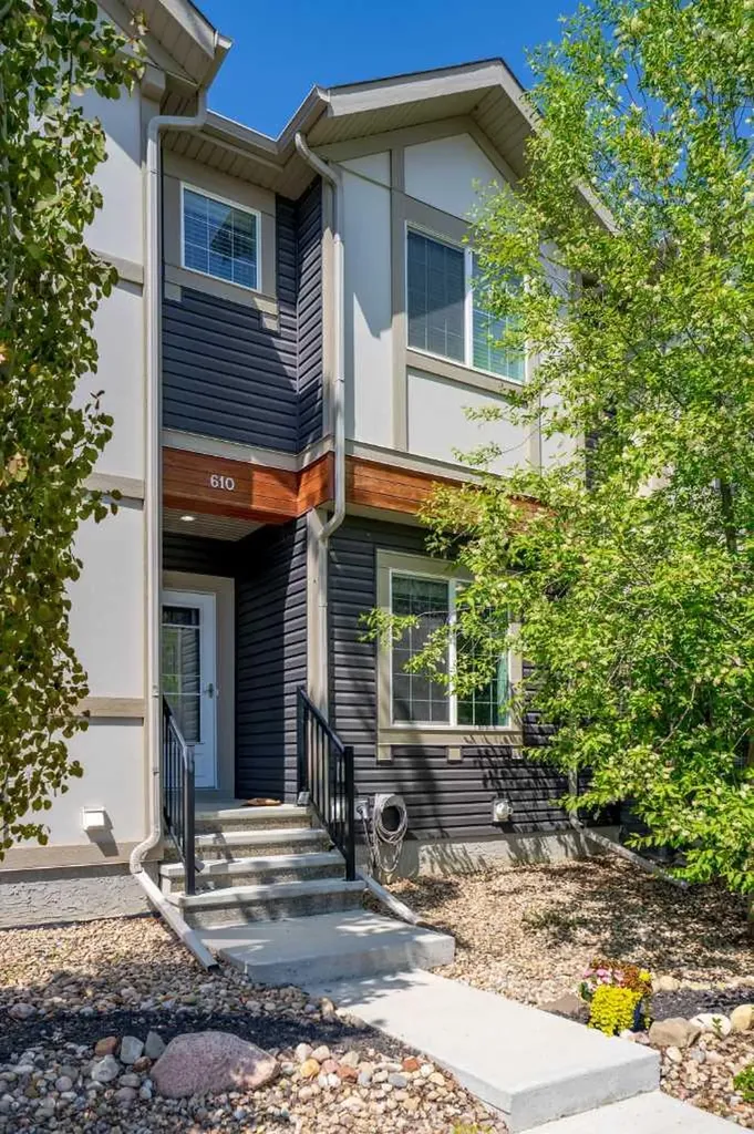 610 Hillcrest Road SW Airdrie AB T4B 4C8
