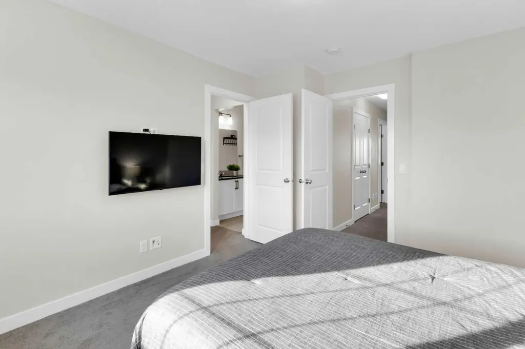 610 Hillcrest Road SW Airdrie AB T4B 4C8