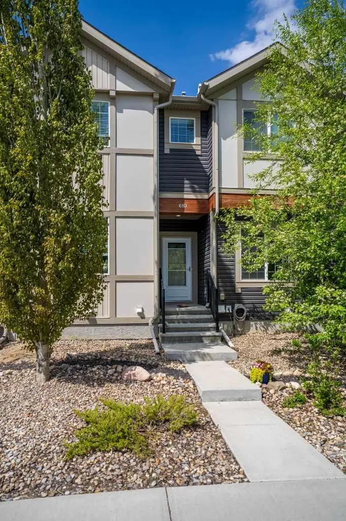 610 Hillcrest Road SW Airdrie AB T4B 4C8