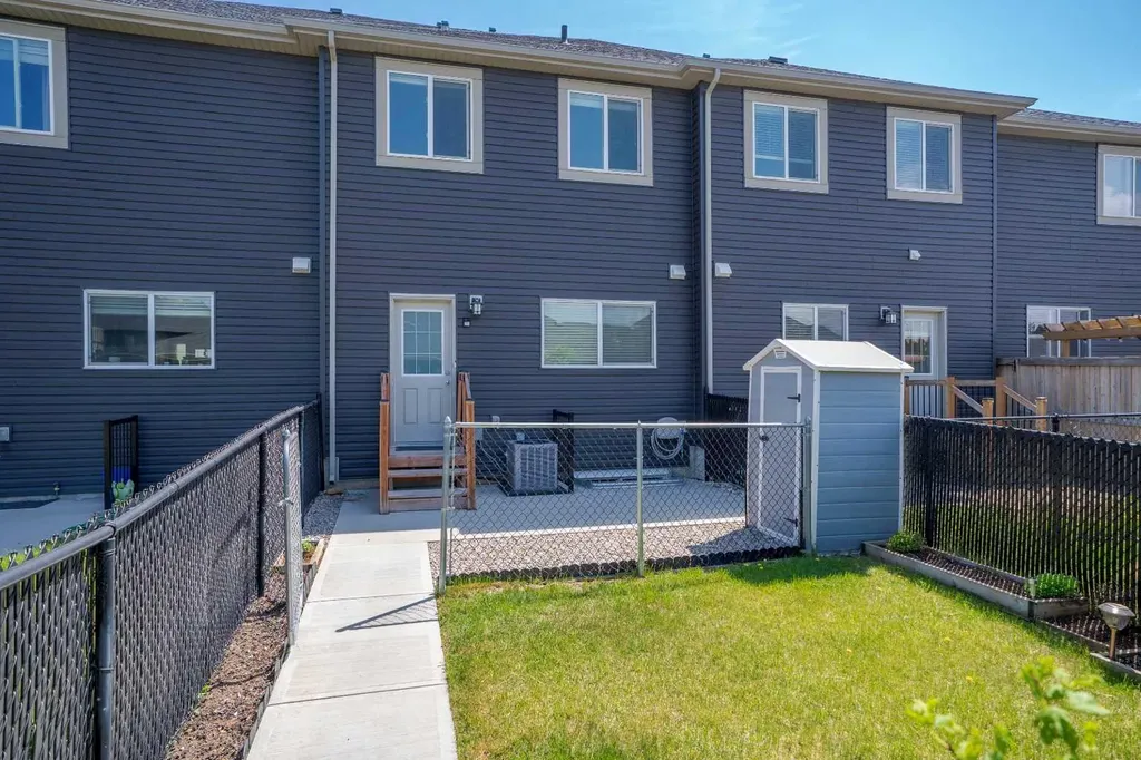 610 Hillcrest Road SW Airdrie AB T4B 4C8