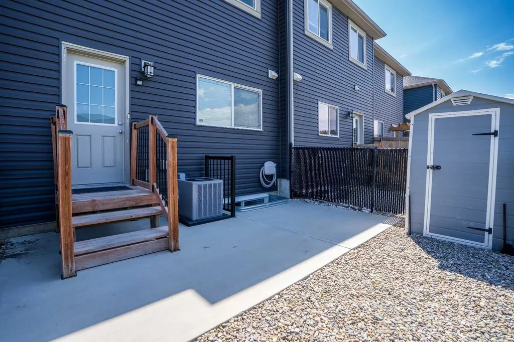 610 Hillcrest Road SW Airdrie AB T4B 4C8