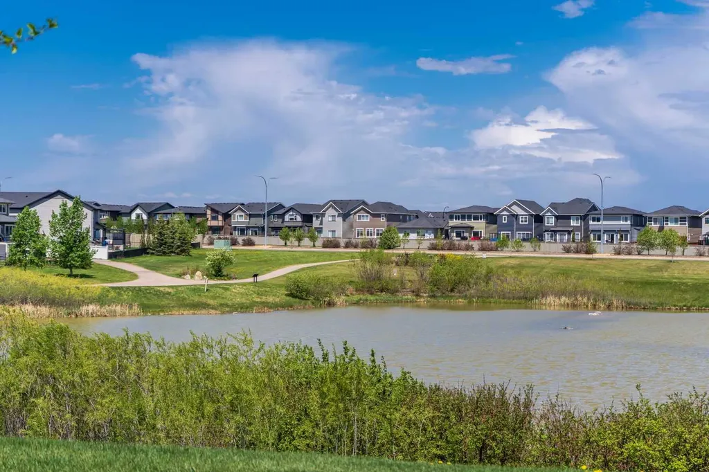 610 Hillcrest Road SW Airdrie AB T4B 4C8