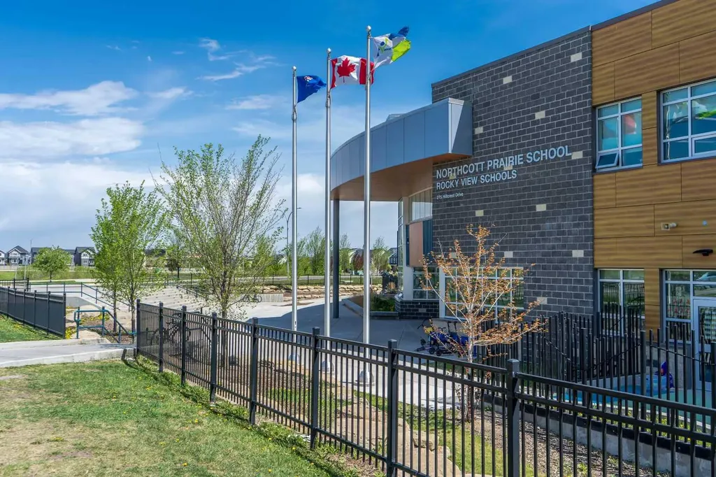 610 Hillcrest Road SW Airdrie AB T4B 4C8